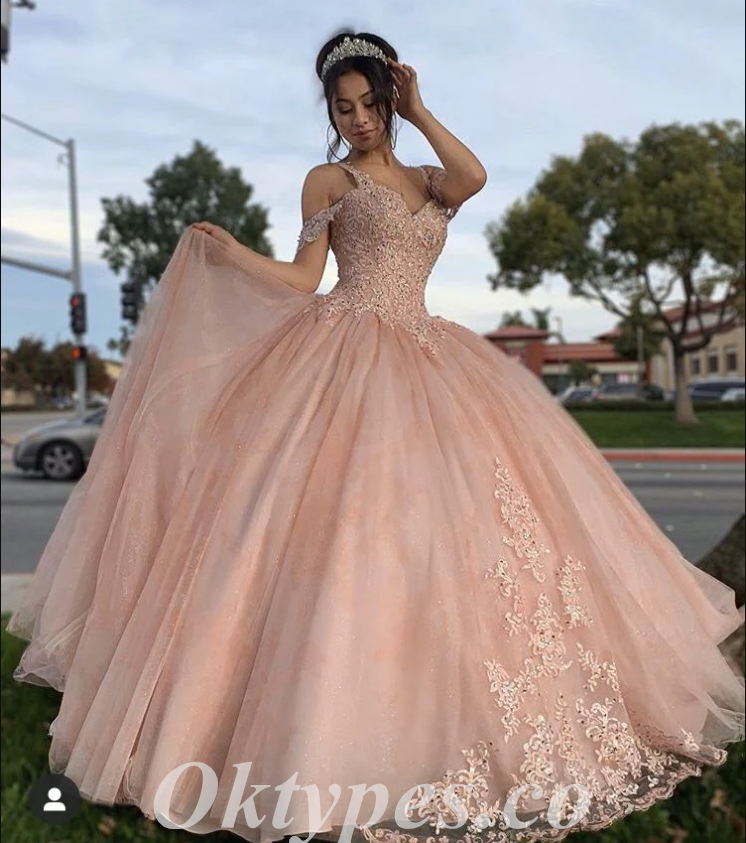 Gorgeous Tulle Cold Shoulder V-Neck Sleeveless A-Line Long Prom Dresses/Ball Gown With Applique And Beading,PDS0637
