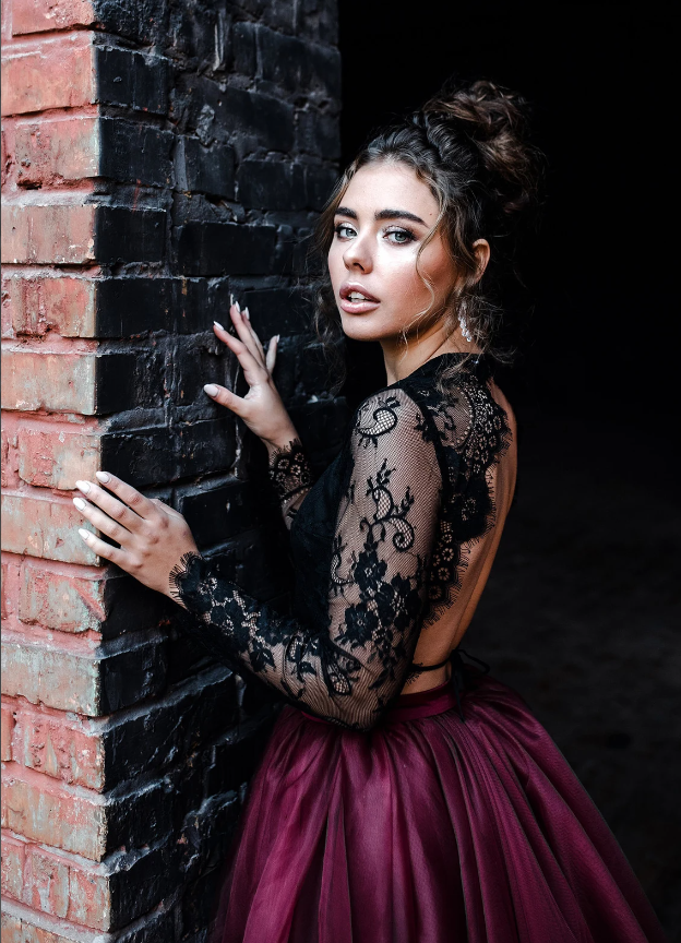 Two Pieces Black Lace Top And Tulle Burgundy Bottom Long Sleeves